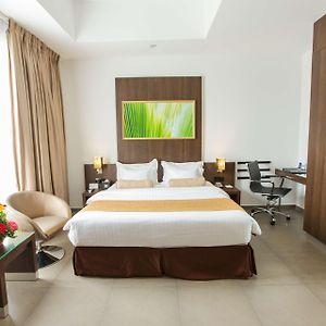 Deluxe King Room 1 cocktail per person per % off on Food Beverages